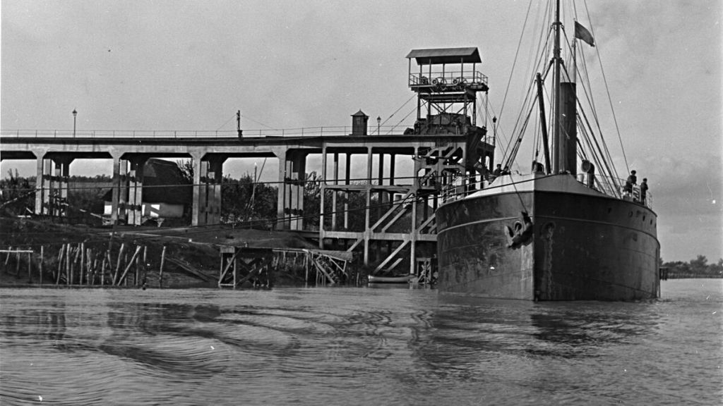 

El embarcadero de Minas de Cala en San Juan, en una imagen tomada por Charles Edward Rowcroft, perteneciente a la colección de A. Serrano. / Charles Edward Rowcroft

